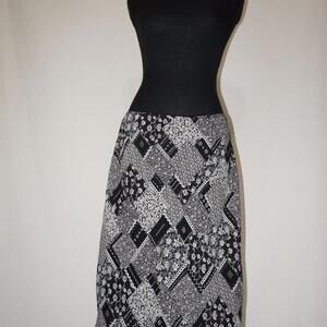 Connected Apparel black and white patterned midi skirt